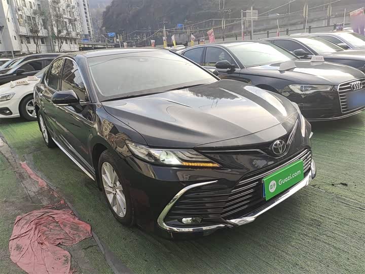 Фото 4 - Toyota Camry