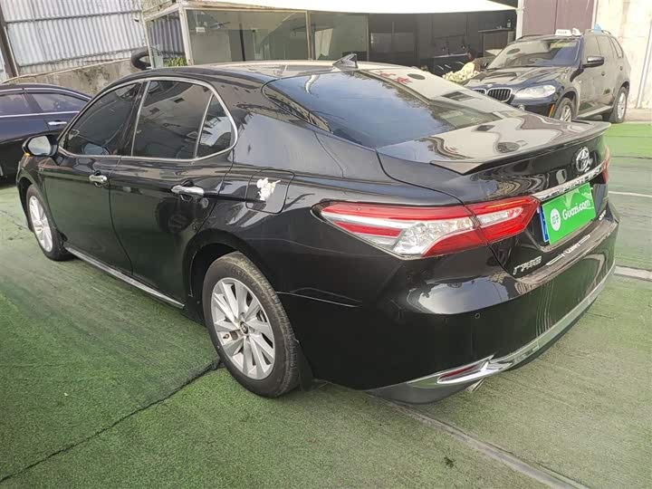 Фото 5 - Toyota Camry