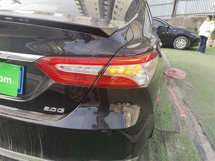 Фото 8 - Toyota Camry