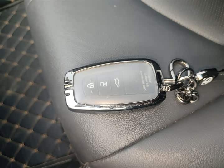 Фото 9 - Toyota Camry