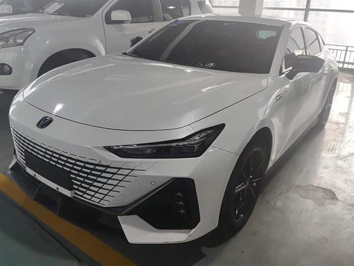 Фото 1 - Changan UNI-V Hybrid