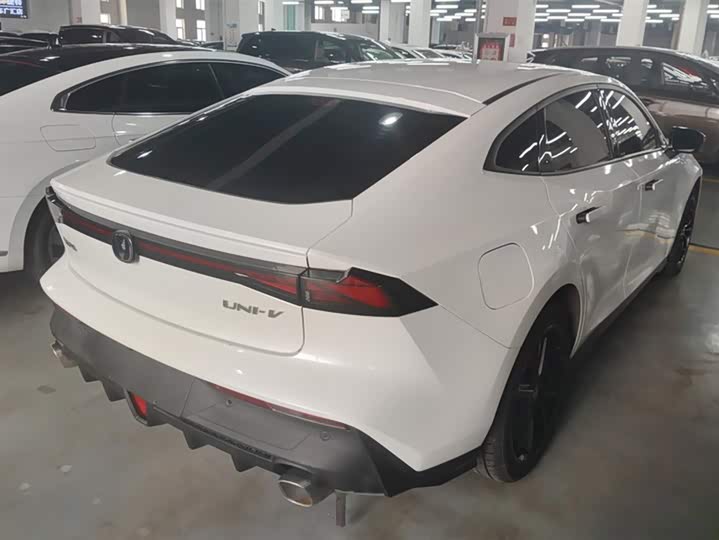 Фото 3 - Changan UNI-V Hybrid