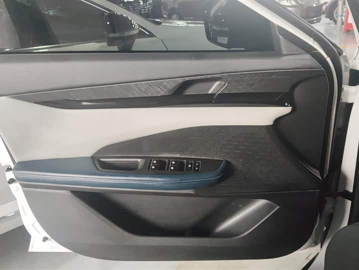 Фото 7 - Changan UNI-V Hybrid