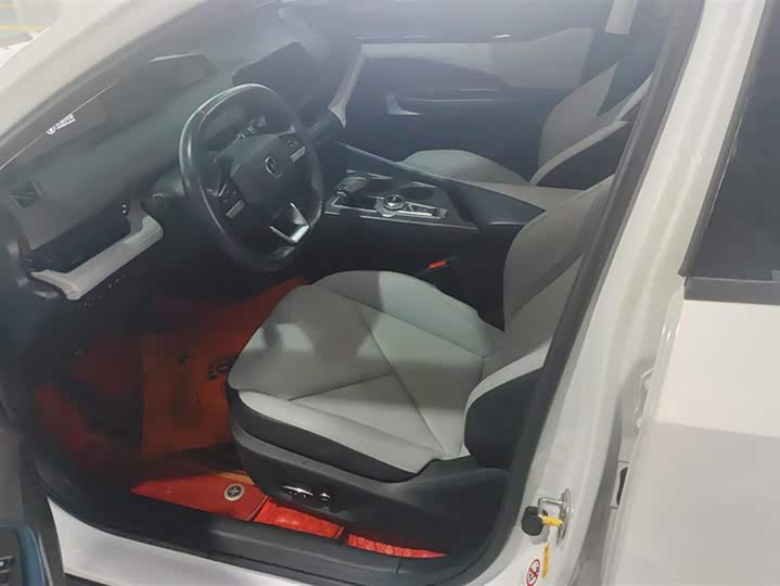 Фото 9 - Changan UNI-V Hybrid