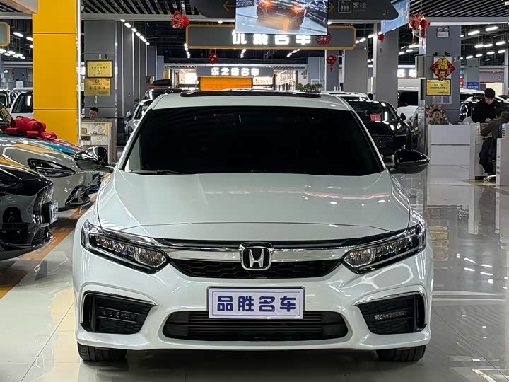 Фото 2 - Honda Inspire