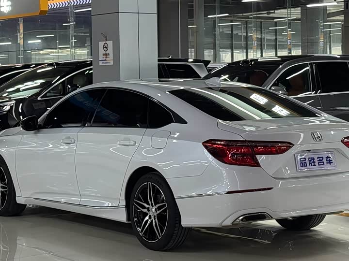 Фото 3 - Honda Inspire