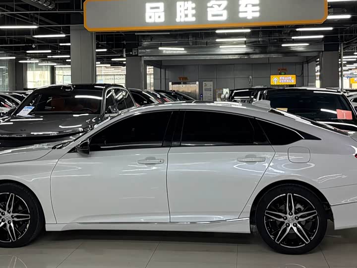 Фото 4 - Honda Inspire