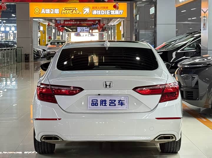 Фото 5 - Honda Inspire