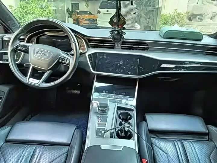 Фото 9 - Audi A7