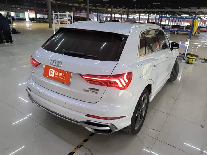 Фото 2 - Audi Q3