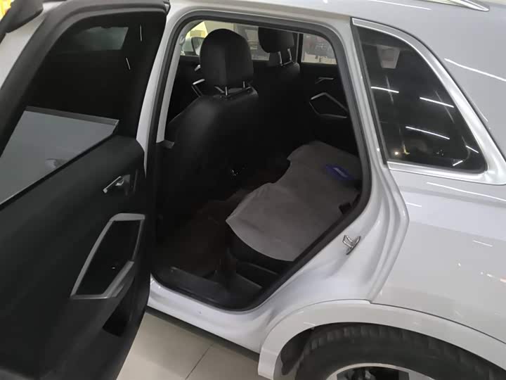 Фото 8 - Audi Q3