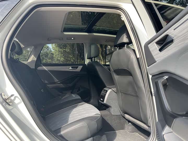 Фото 8 - Volkswagen Sagitar L