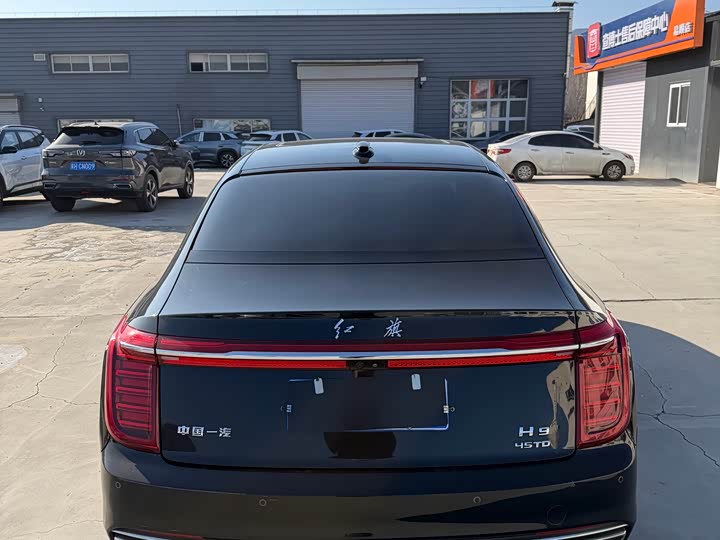 Фото 8 - Hongqi H9