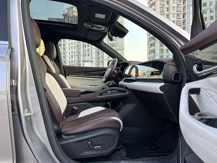 Фото 4 - Geely Monjaro