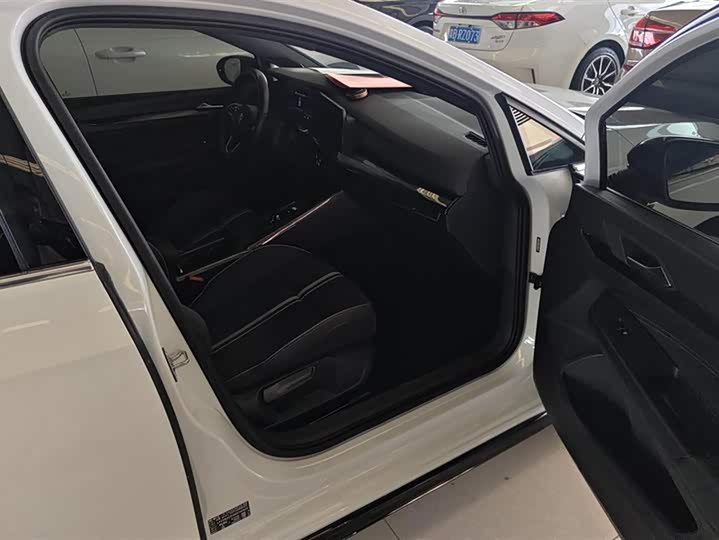 Фото 8 - Volkswagen Golf