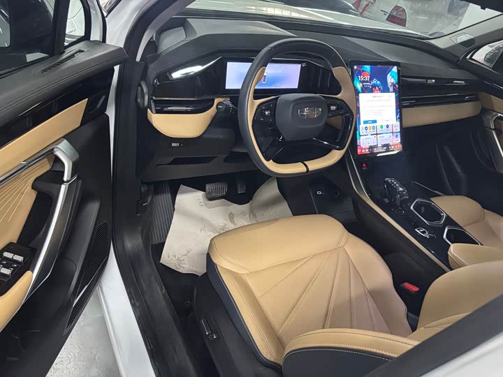 Фото 4 - Geely Atlas L