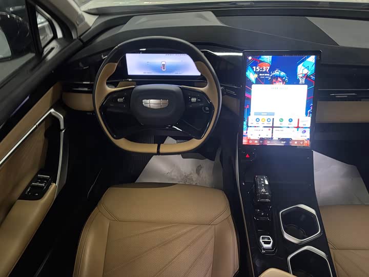 Фото 6 - Geely Atlas L