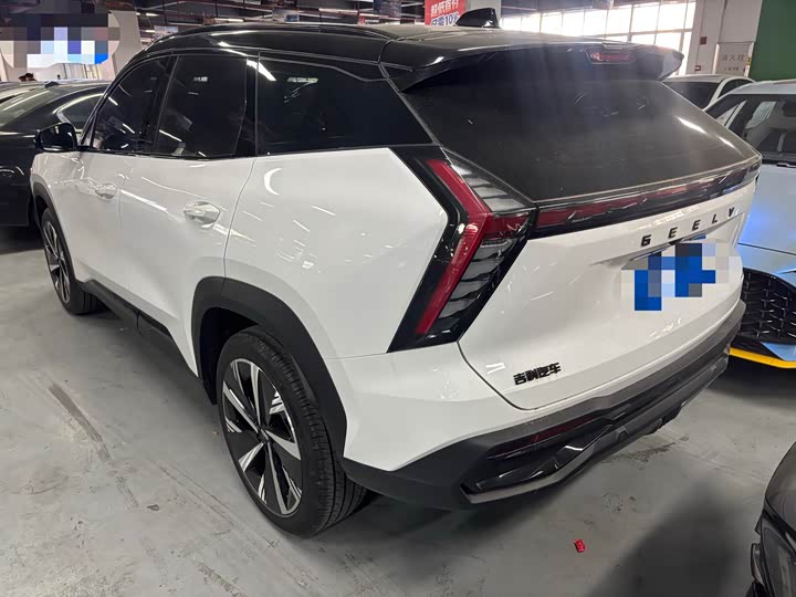 Фото 7 - Geely Atlas L