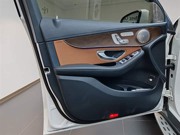 Фото 8 - Mercedes-Benz GLC-Class