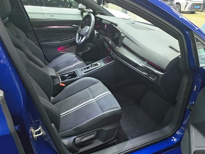 Фото 8 - Volkswagen Golf