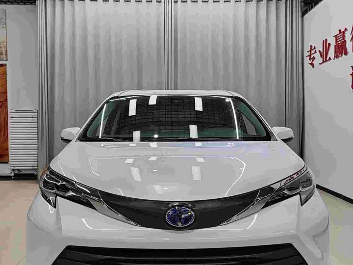 Фото 2 - Toyota Sienna