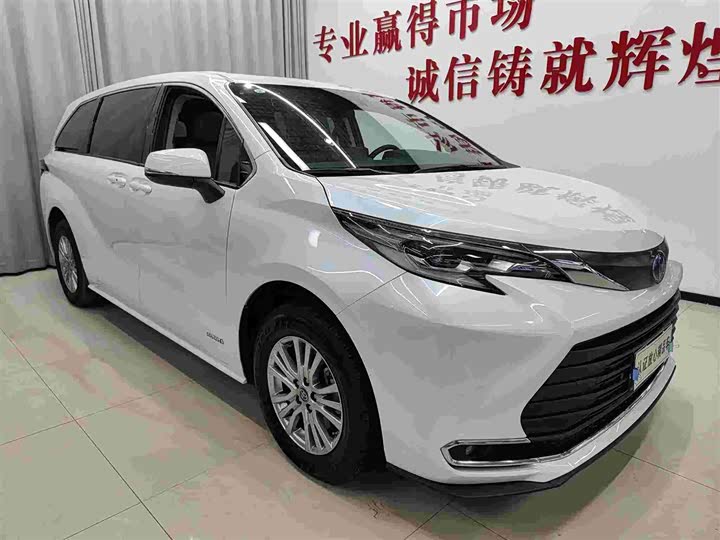 Фото 3 - Toyota Sienna