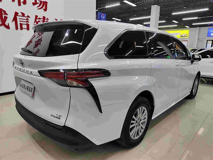 Фото 4 - Toyota Sienna