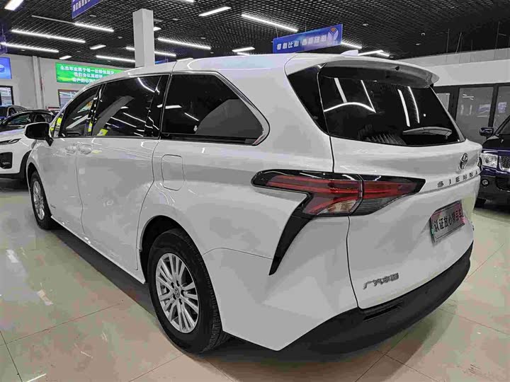 Фото 6 - Toyota Sienna