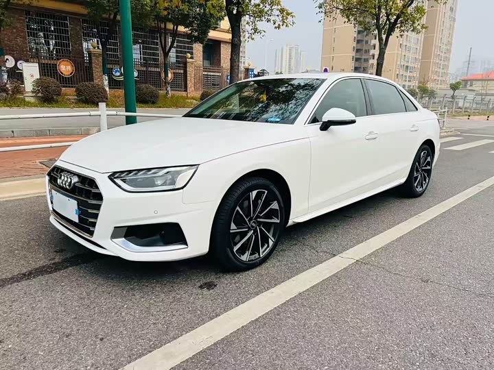 Фото 1 - Audi A4L