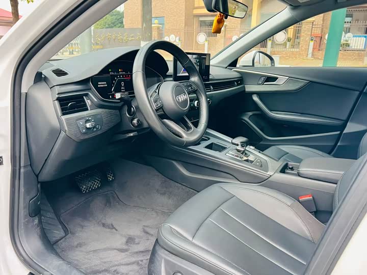 Фото 4 - Audi A4L