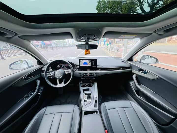 Фото 5 - Audi A4L