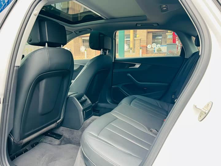 Фото 6 - Audi A4L