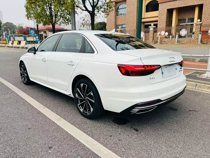 Фото 7 - Audi A4L