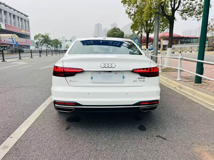 Фото 8 - Audi A4L