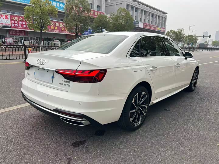 Фото 9 - Audi A4L