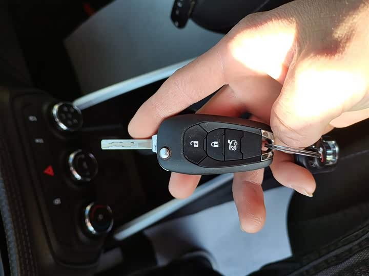 Фото 9 - Chevrolet Onix (Cavalier)