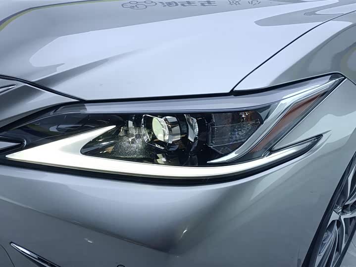 Фото 5 - Lexus ES