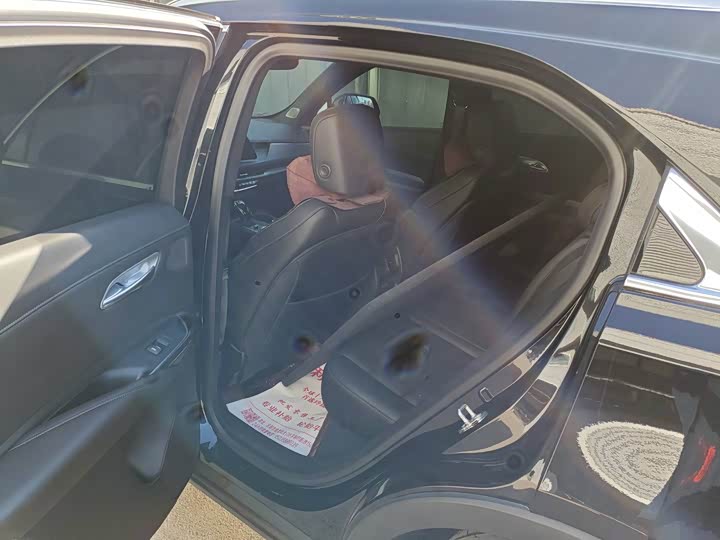 Фото 6 - Cadillac XT4