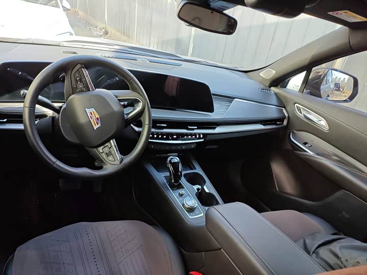 Фото 7 - Cadillac XT4