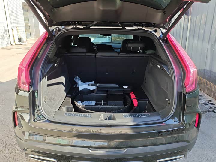 Фото 9 - Cadillac XT4