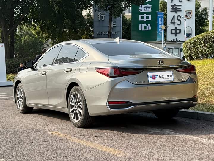 Фото 5 - Lexus ES