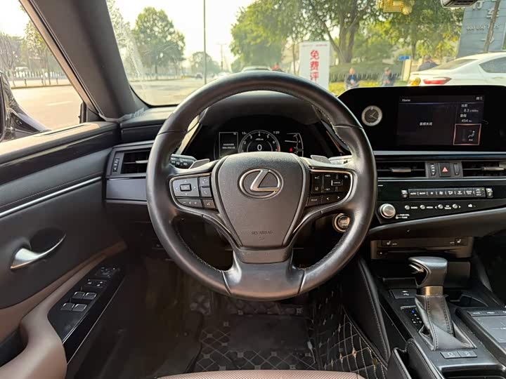 Фото 6 - Lexus ES