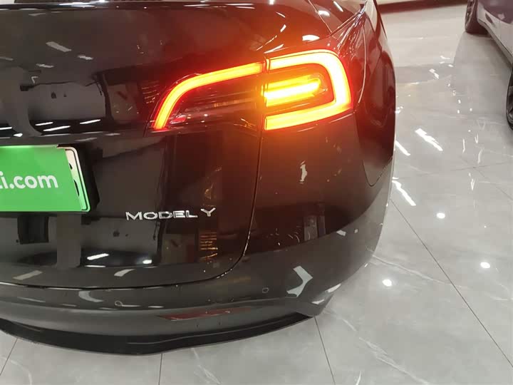 Фото 8 - Tesla Model Y
