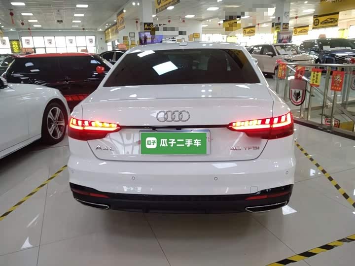 Фото 6 - Audi A4L