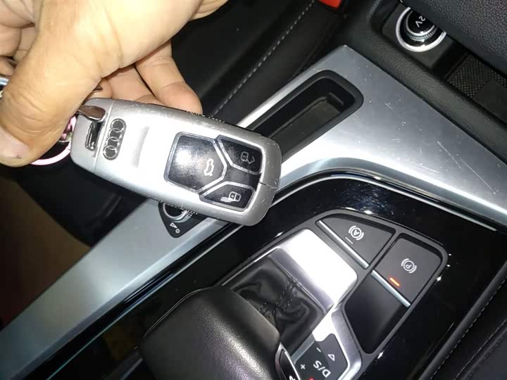 Фото 9 - Audi A4L