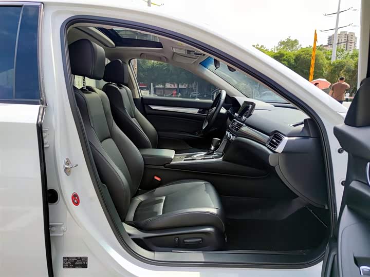 Фото 8 - Honda Accord