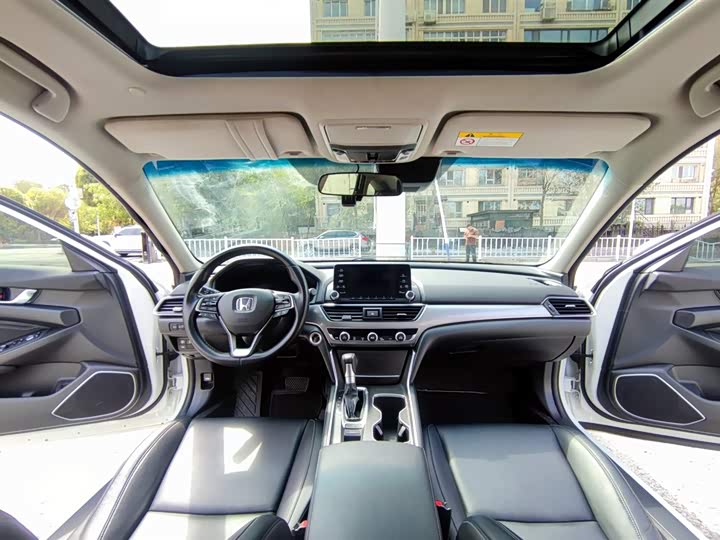 Фото 9 - Honda Accord