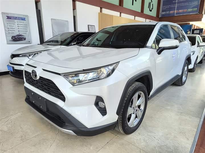 Фото 1 - Toyota RAV4