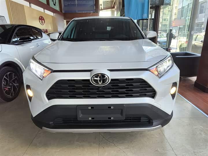 Фото 3 - Toyota RAV4