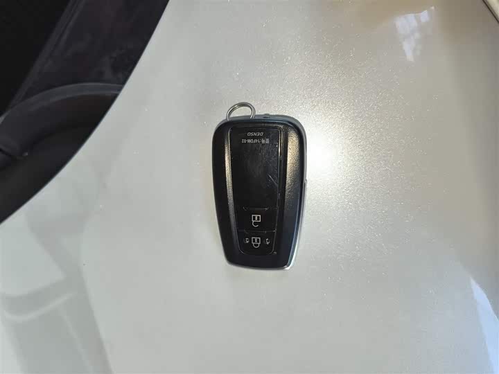 Фото 9 - Toyota RAV4